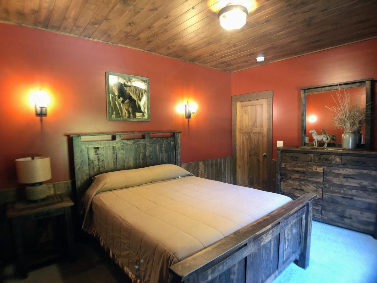 Sojourner'S Lodge & Log Cabin Suites Dundee Exterior photo