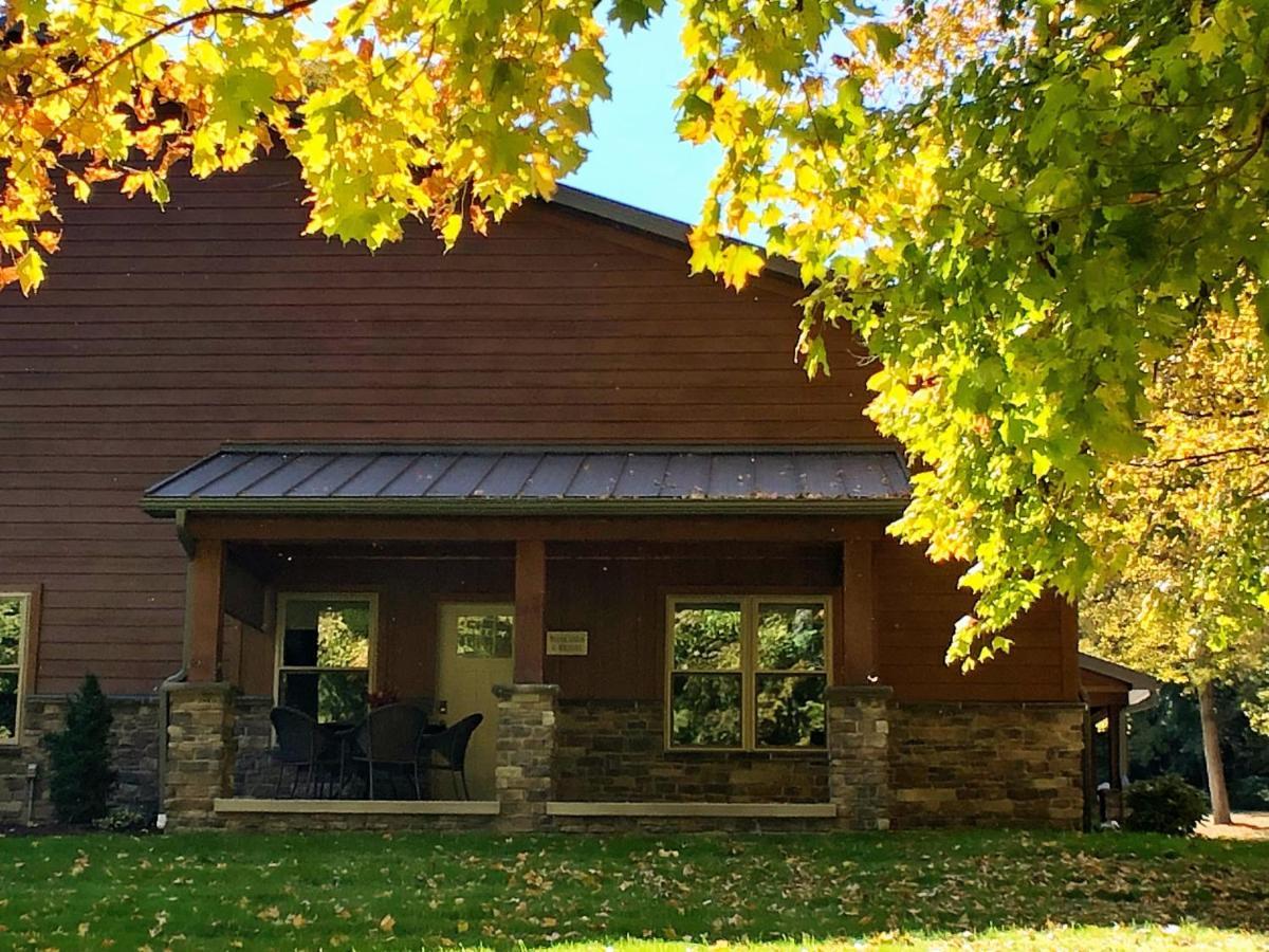 Sojourner'S Lodge & Log Cabin Suites Dundee Exterior photo