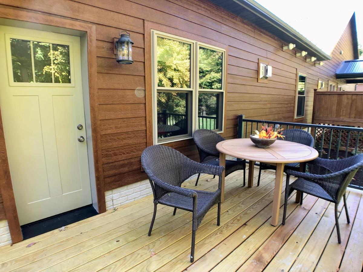 Sojourner'S Lodge & Log Cabin Suites Dundee Exterior photo