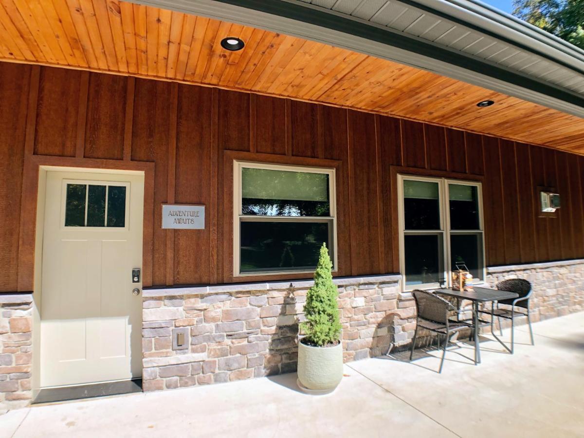 Sojourner'S Lodge & Log Cabin Suites Dundee Exterior photo