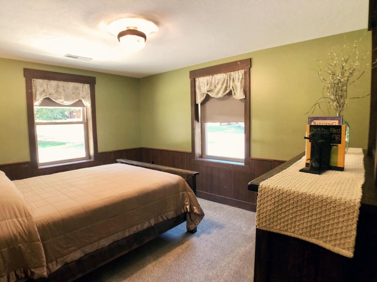 Sojourner'S Lodge & Log Cabin Suites Dundee Exterior photo