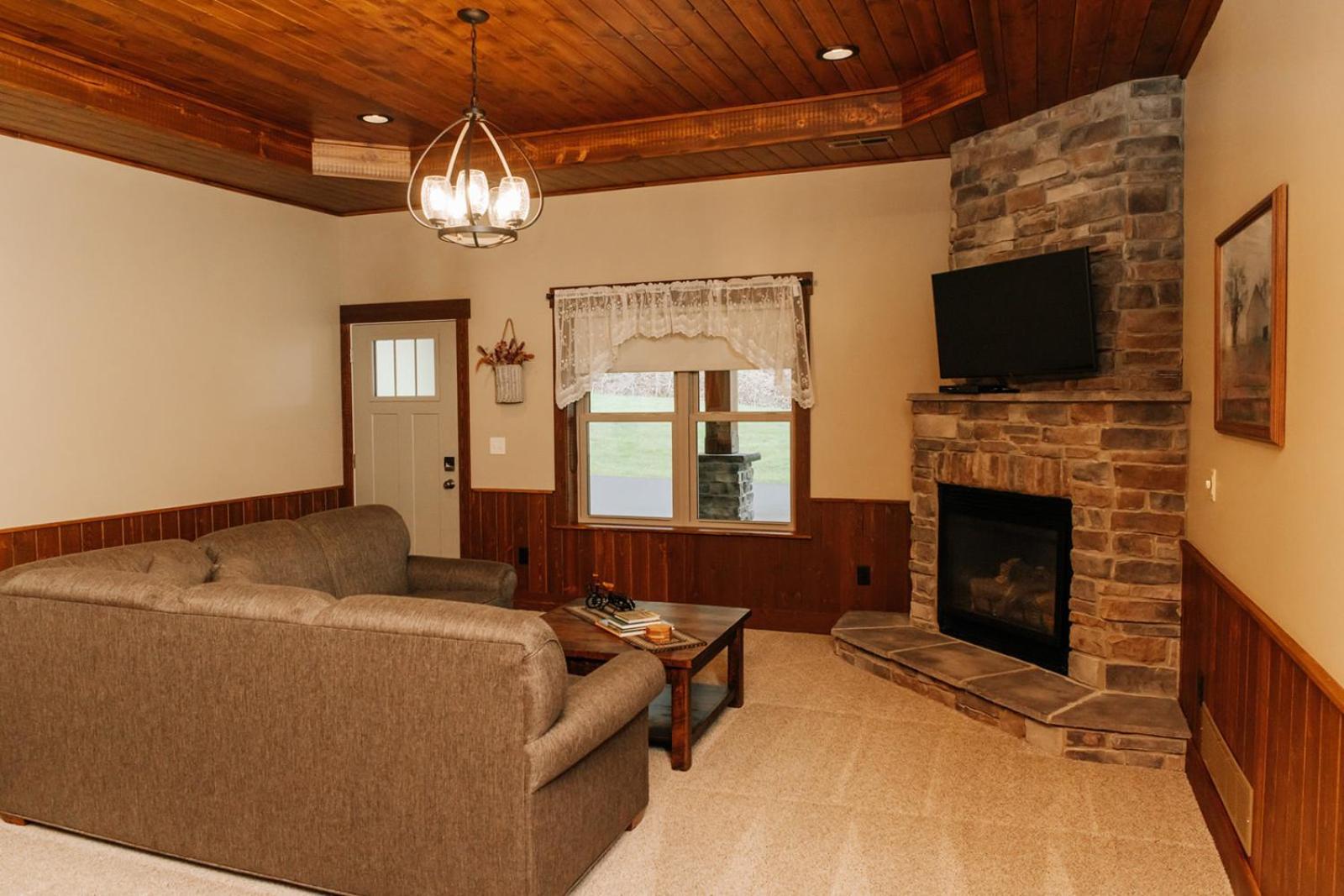 Sojourner'S Lodge & Log Cabin Suites Dundee Exterior photo